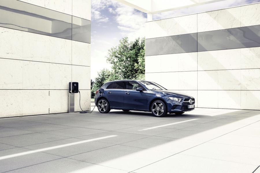  Mercedes-Benz A250 e (W177) 2019 года  (WW) (фото 12 из 33)